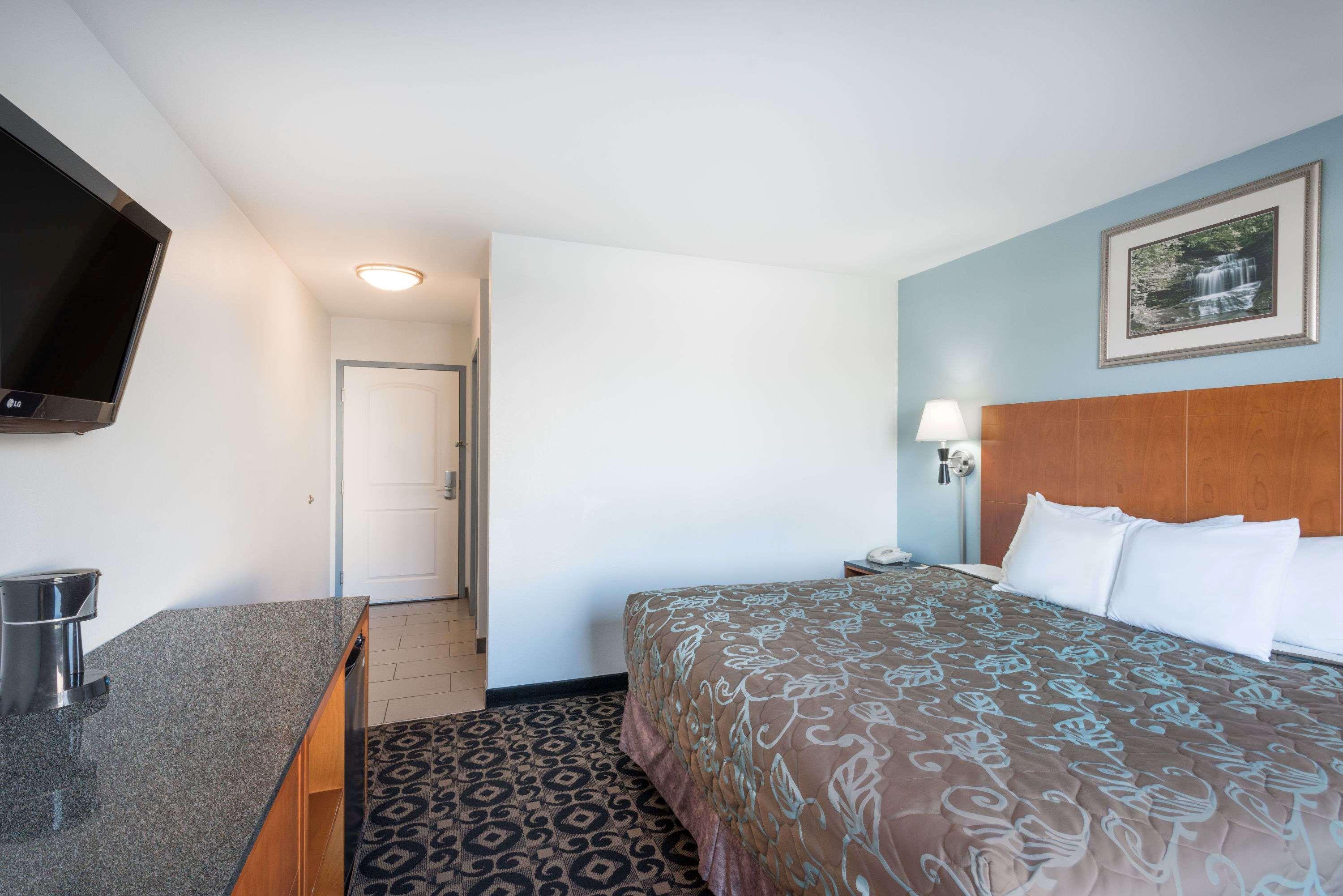 Days Inn By Wyndham Watertown Fort Drum Evans Mills Zewnętrze zdjęcie