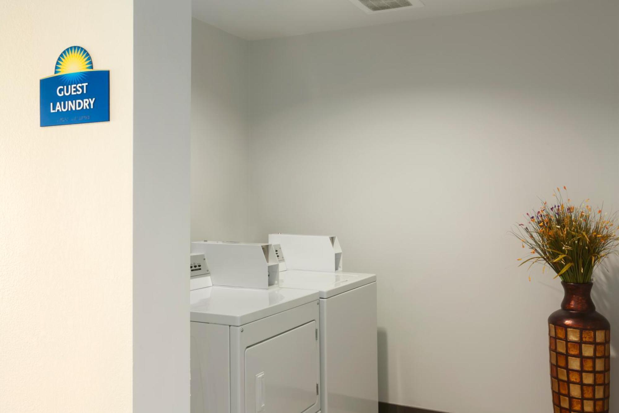 Days Inn By Wyndham Watertown Fort Drum Evans Mills Udogodnienia zdjęcie